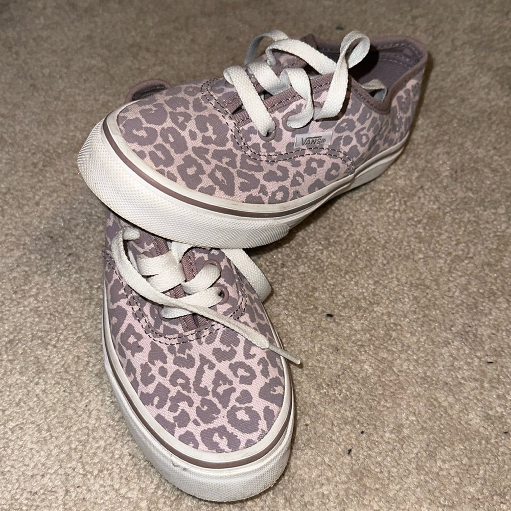 Like new cheetah van sneakers